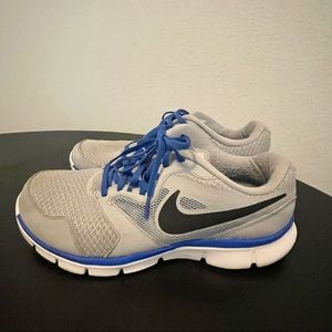 Woman’s nike runners